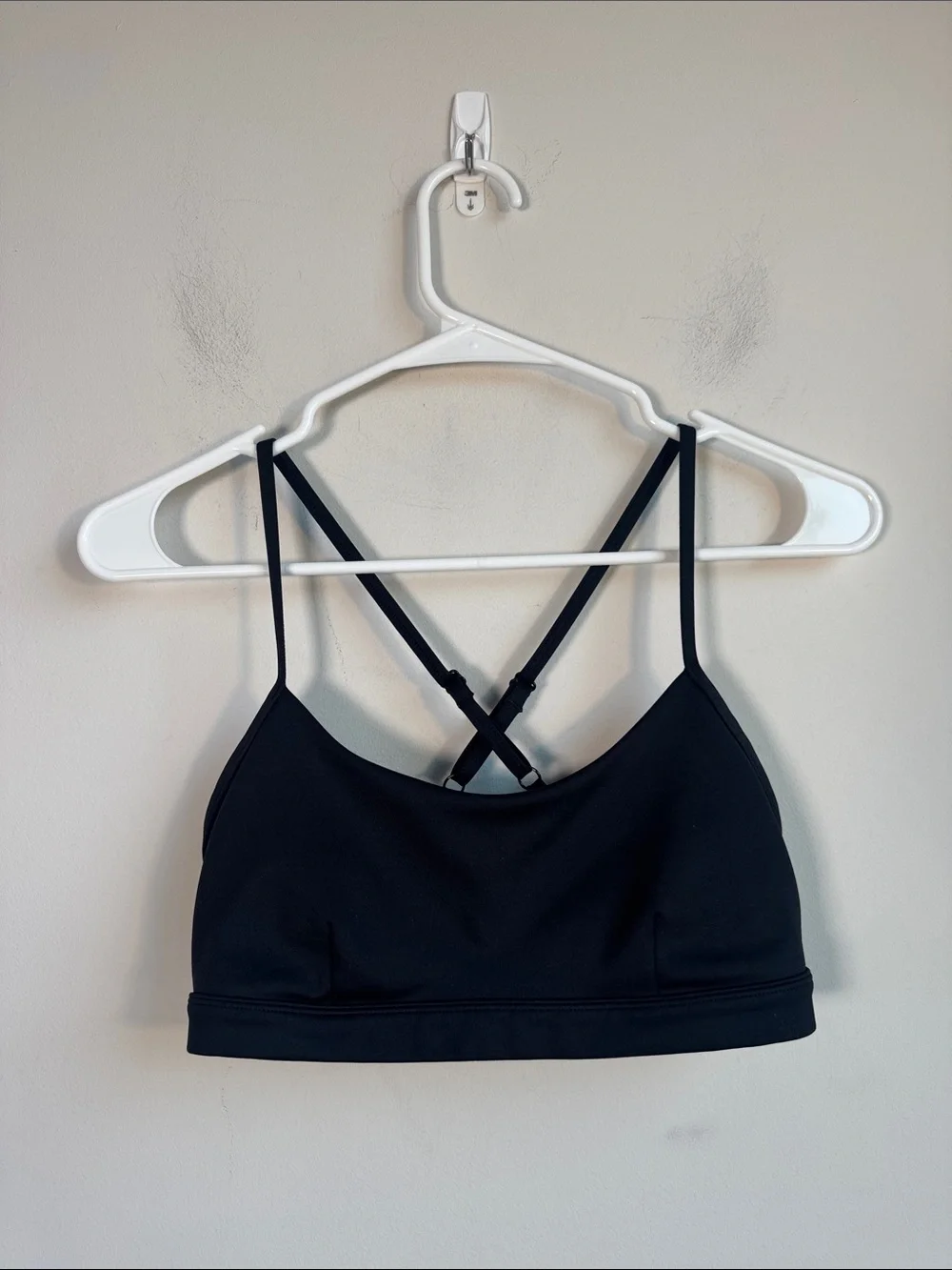 ALO Yoga Airlift Intrigue Bra in Black - S - Picture 3 of 6